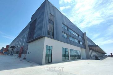 West Port, Pulau Indah