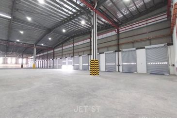 West Port, Pulau Indah