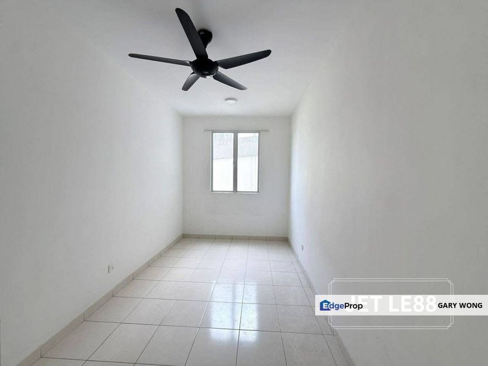 Trifolis Apartment Bandar Bukit Tinggi Klang 900sqft 3r2b Partial Furnished Gated Guarded for Sale , Selangor, Klang