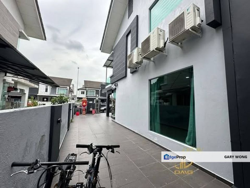 Bandar Parkland Klang 2 storey Semi D Cluster 32x65 Fully Renovated Extended Balcony Freehold Gated Guarded for Sale, Selangor, Klang