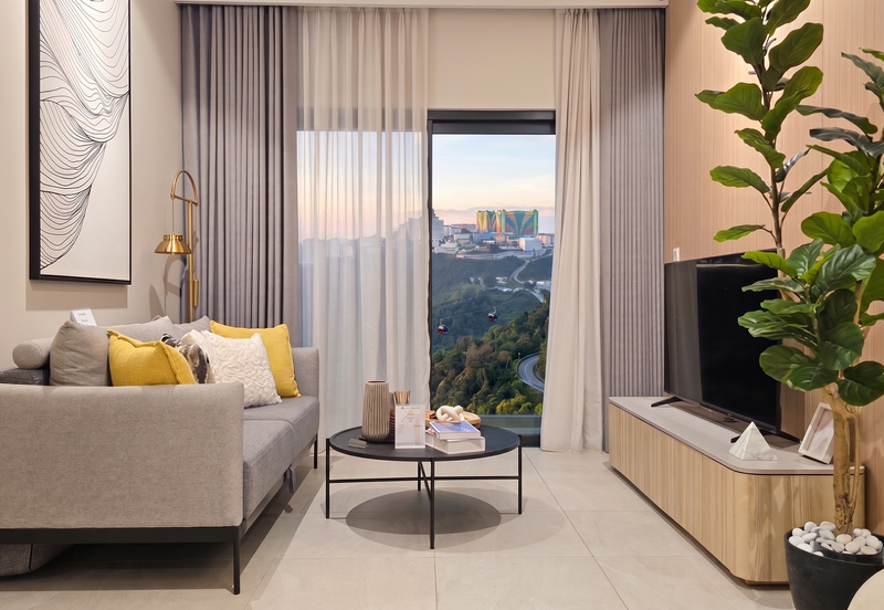 Breeze Hill, Tropicana Avalon