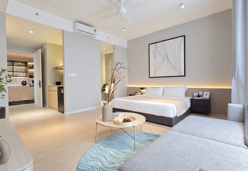 Breeze Hill, Tropicana Avalon