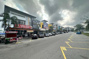 Bandar Laguna Merbok