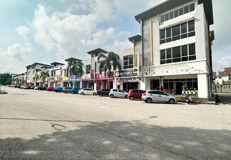 Bandar Laguna Merbok