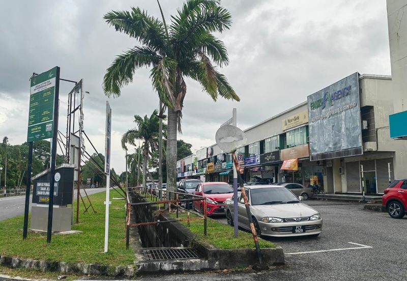 Kompleks Perniagaan Jelatek