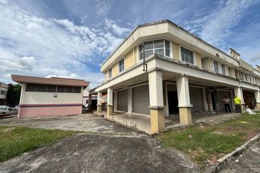 Senawang industrial park 2 storey shoplot for sale below market value