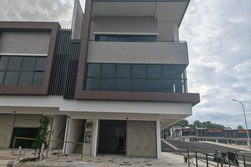 iKon Seremban 2 new shop for rent