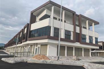 iKon Seremban 2 new shop for rent