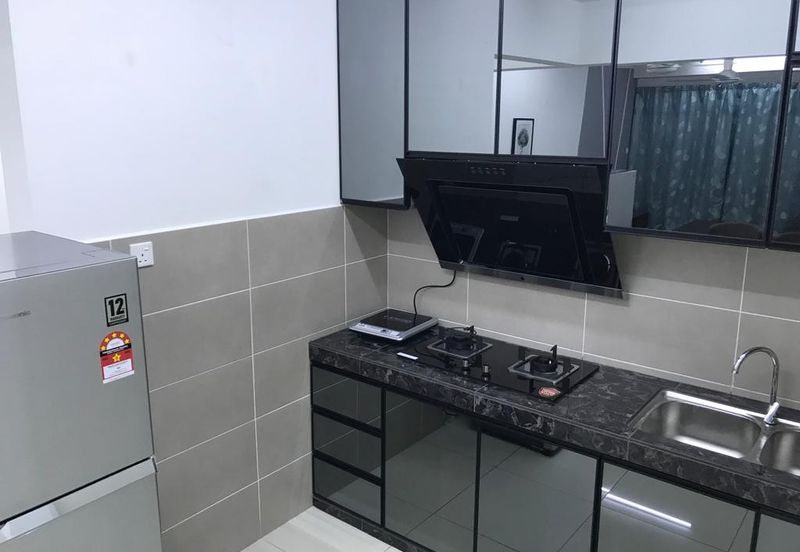 古来 Dputra Suites Condo