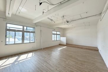 Sandiland Cloud 9 Georgetown 1100sf Suitable for office Face Main Road