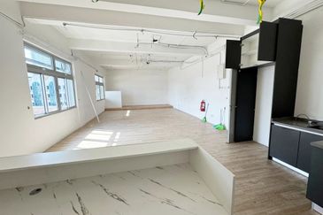 Sandiland Cloud 9 Georgetown 1100sf Suitable for office Face Main Road