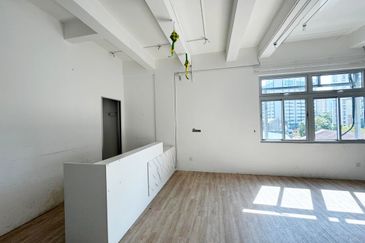 Sandiland Cloud 9 Georgetown 1100sf Suitable for office Face Main Road