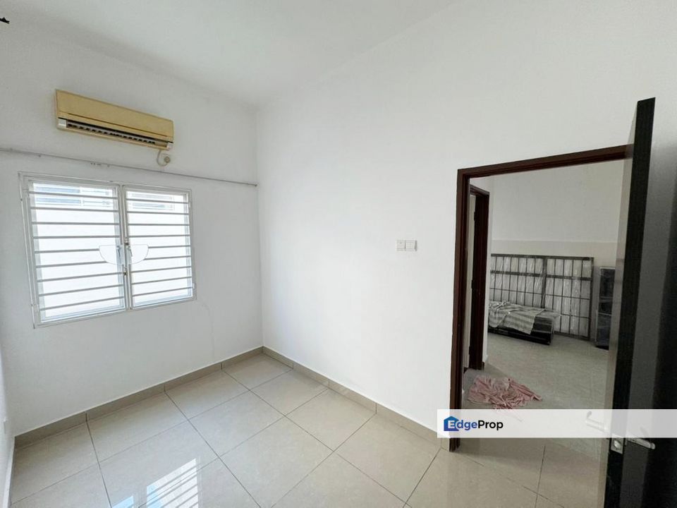 3 Storey Terrace Persiaran Pantai Jerjak near Queensbay Land 2400sf, Penang, Sungai Nibong