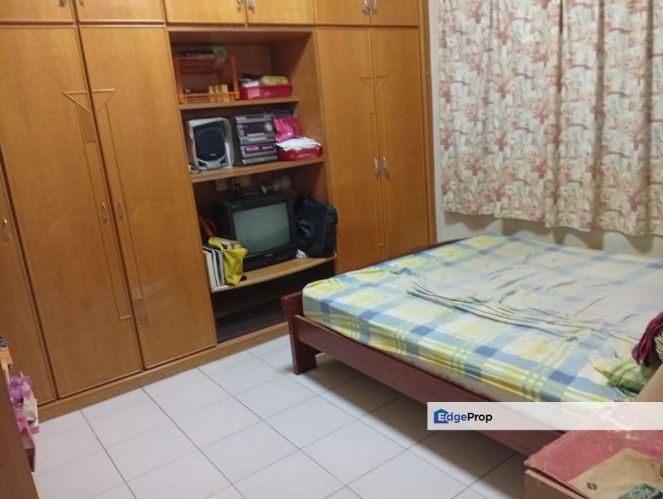 Taman Lip Sin Block 1 Sungai Dua Renovated 1cp 700sf, Penang, Bayan Lepas