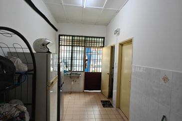  (Taman BUKIT INDAH SINGLE STOREY ) -特别长的 20x102 ft -割房租金高达 RM 2,930 ROI 5.0%