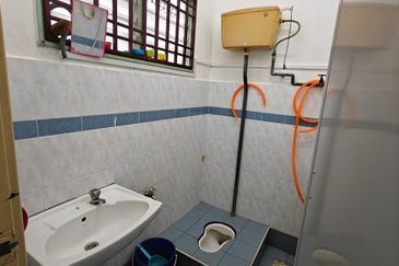  (Taman BUKIT INDAH SINGLE STOREY ) -特别长的 20x102 ft -割房租金高达 RM 2,930 ROI 5.0%