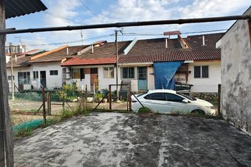  (Taman BUKIT INDAH SINGLE STOREY ) -特别长的 20x102 ft -割房租金高达 RM 2,930 ROI 5.0%