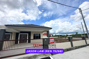 Taman Puteri (Padang Serai) Near Taman Lagenda  | Big Land Corner Semi D | Suitable for Kindergarten or Own Stay