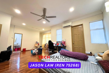 Bandar Laguna Merbok