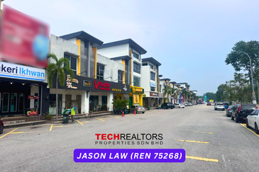 Bandar Laguna Merbok