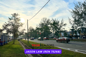 Bandar Laguna Merbok