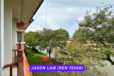 Bukit Merah Laketown Resort