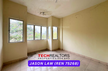 Bukit Merah Laketown Resort