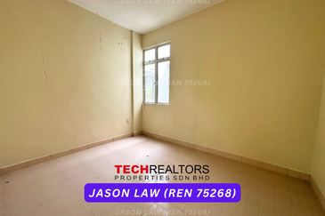 Bukit Merah Laketown Resort