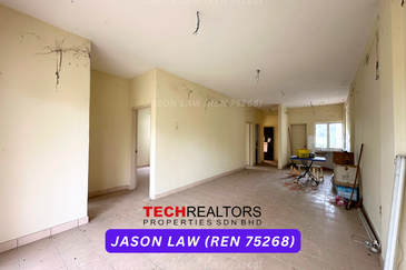 Bukit Merah Laketown Resort