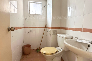 Bukit Merah Laketown Resort