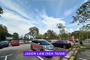 Bukit Merah Laketown Resort