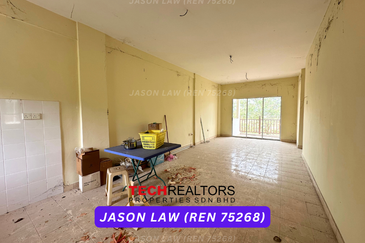 Bukit Merah Laketown Resort