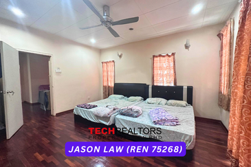 Bandar Laguna Merbok