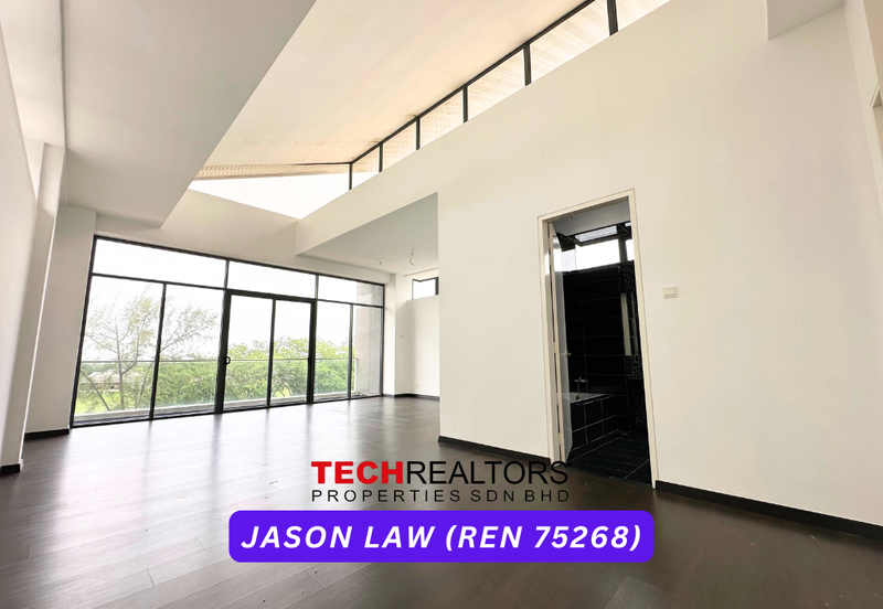 The Somerset -  Courtyard