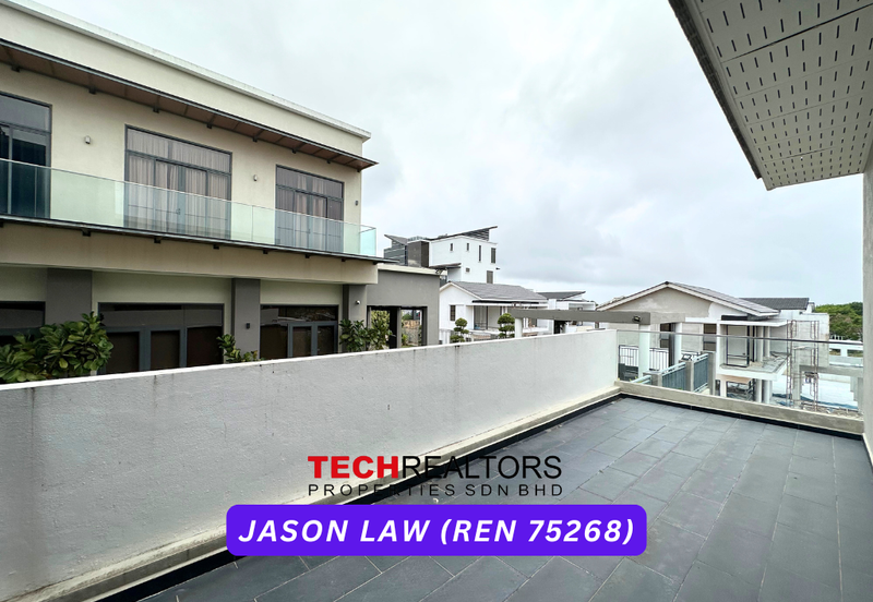 The Somerset -  Courtyard