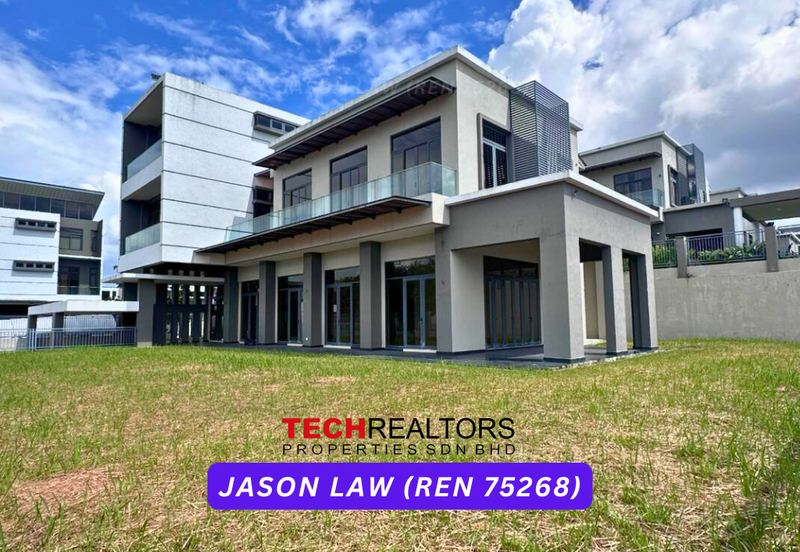 The Somerset -  Courtyard