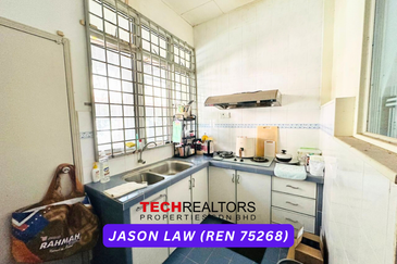 Bandar Laguna Merbok