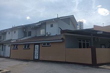 RUMAH TERES 1.5 TINGKAT (CORNER LOT) UNTUK DIJUAL DI ZORA, PROTON CITY, TANJUNG MALIM