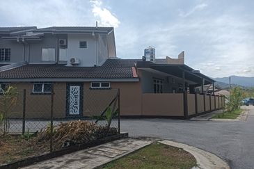 RUMAH TERES 1.5 TINGKAT (CORNER LOT) UNTUK DIJUAL DI ZORA, PROTON CITY, TANJUNG MALIM