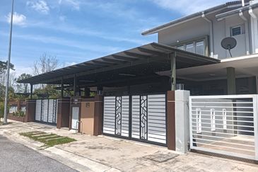 RUMAH TERES 1.5 TINGKAT (CORNER LOT) UNTUK DIJUAL DI ZORA, PROTON CITY, TANJUNG MALIM