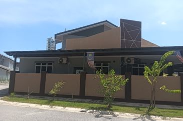 RUMAH TERES 1.5 TINGKAT (CORNER LOT) UNTUK DIJUAL DI ZORA, PROTON CITY, TANJUNG MALIM