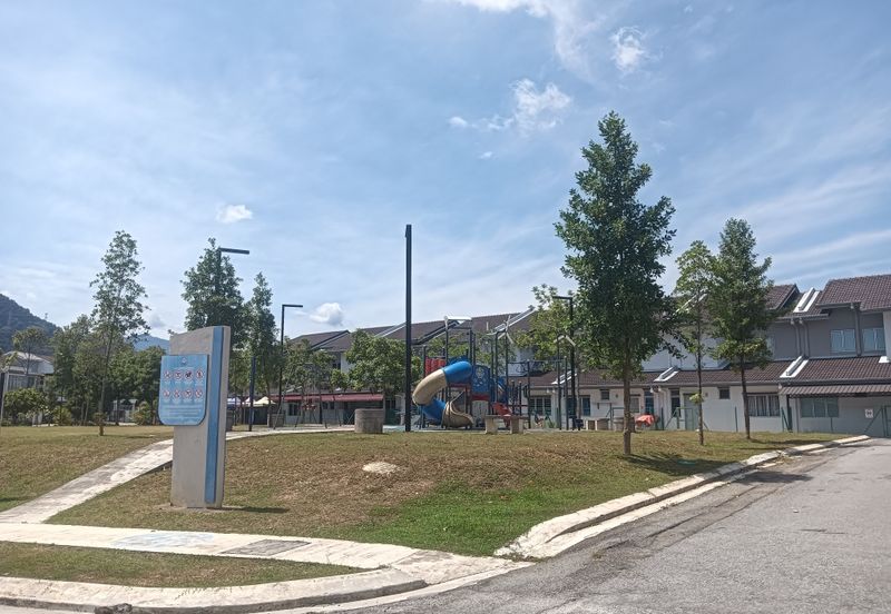 RUMAH TERES 1.5 TINGKAT (CORNER LOT) UNTUK DIJUAL DI ZORA, PROTON CITY, TANJUNG MALIM