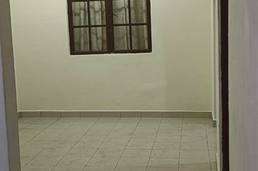 RUMAH TERES 1 TINGKAT UNTUK DIJUAL DI TAMAN DATO' HARUN, PETALING JAYA