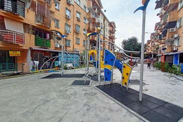 UNIT APARTMENT UNTUK DIJUAL DI CASARIA APARTMENT, BANDAR COUNTRY HOMES, RAWANG, SELANGOR