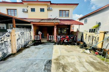 DOUBLE STOREY TERRACE HOUSE FOR SALE AT TAMAN  KEMBOJA, BUKIT SENTOSA, RAWANG, SELANGOR