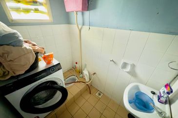 DOUBLE STOREY TERRACE HOUSE FOR SALE AT TAMAN  KEMBOJA, BUKIT SENTOSA, RAWANG, SELANGOR