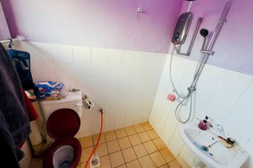 DOUBLE STOREY TERRACE HOUSE FOR SALE AT TAMAN  KEMBOJA, BUKIT SENTOSA, RAWANG, SELANGOR