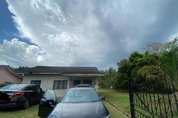 RUMAH BANGLO 1 TINGKAT UNTUK DIJUAL DI TAMAN DESA ANGGERIK, SERENDAH, RAWANG