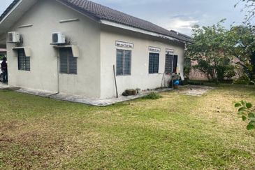 RUMAH BANGLO 1 TINGKAT UNTUK DIJUAL DI TAMAN DESA ANGGERIK, SERENDAH, RAWANG