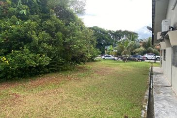 RUMAH BANGLO 1 TINGKAT UNTUK DIJUAL DI TAMAN DESA ANGGERIK, SERENDAH, RAWANG